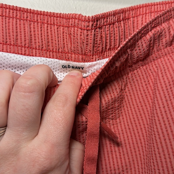 Old Navy Men’s Red Striped Swim Trunks Size L - Picture 2 of 5